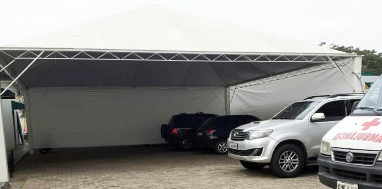 com-pandemia-se-agravando-tenda-da-ur-vira-cobertura-para-estacionamento-jno