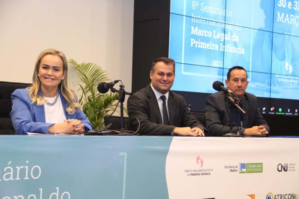vereadores-participam-de-debate-sobre-a-importancia-do-cuidado-com-as-criancas-jno