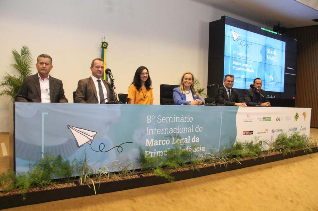 vereadores-participam-de-debate-sobre-a-importancia-do-cuidado-com-as-criancas-jno