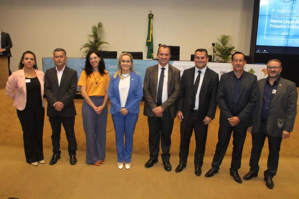 vereadores-participam-de-debate-sobre-a-importancia-do-cuidado-com-as-criancas-jno