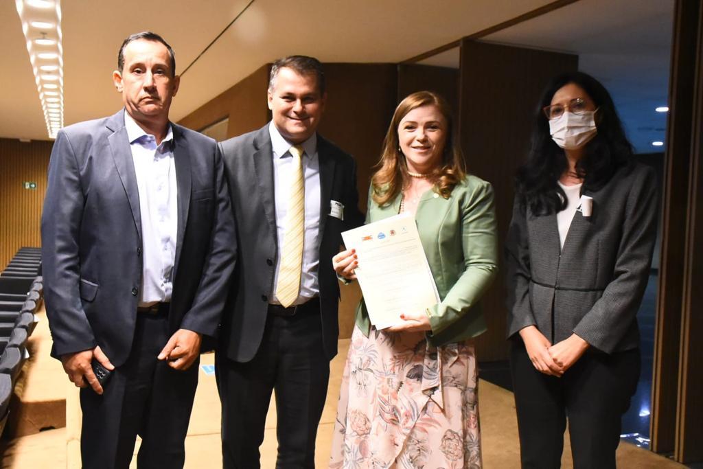 vereadores-participam-de-debate-sobre-a-importancia-do-cuidado-com-as-criancas-jno