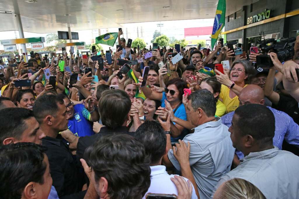 sob-o-olhar-de-3-mil-pessoas-bolsonaro-declara-apoio-a-pre-candidatura-de-bill-jno