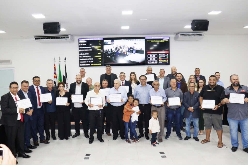 em-sessao-solene-camara-de-no-entrega-titulos-de-cidadao-e-medalhas-de-merito-jno