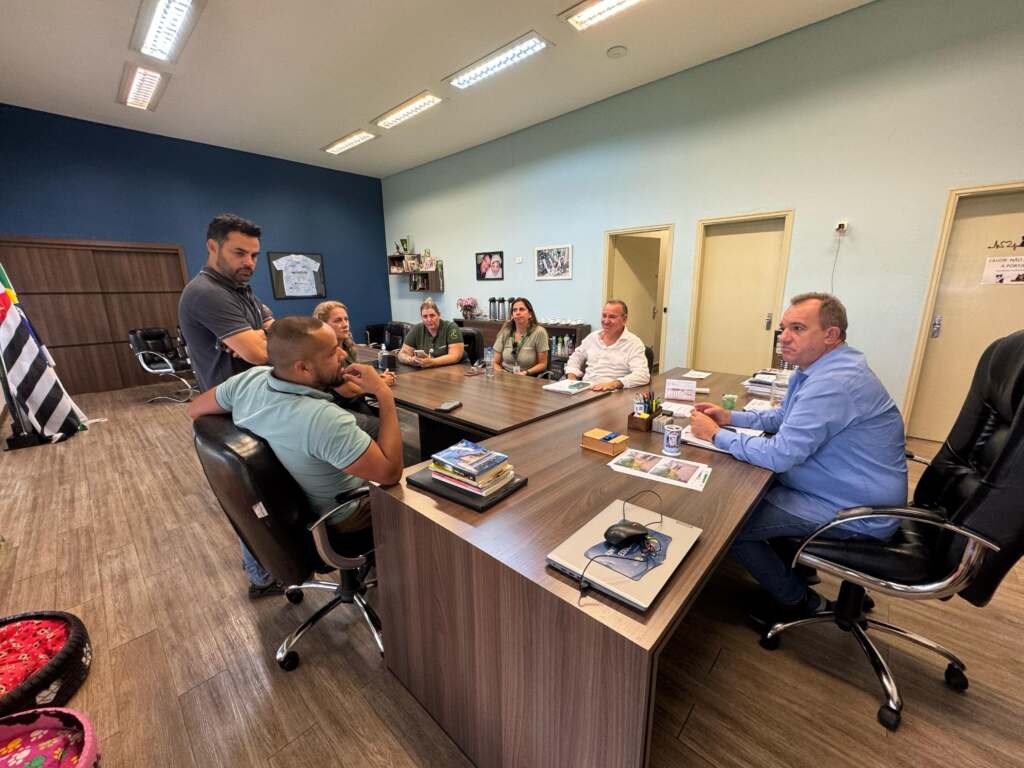 prefeito-leitinho-recebe-executivos-da-localiza-e-garante-manutencao-emergencial-na-estrada-eduardo-karklis-jno
