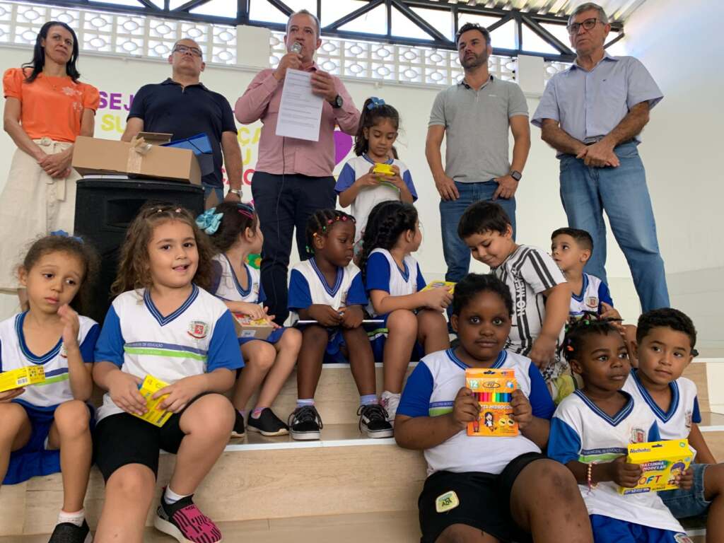 prefeitura-de-nova-odessa-inicia-entrega-de-kits-de-material-escolar-para-alunos-de-pre-e-fund-1-jno