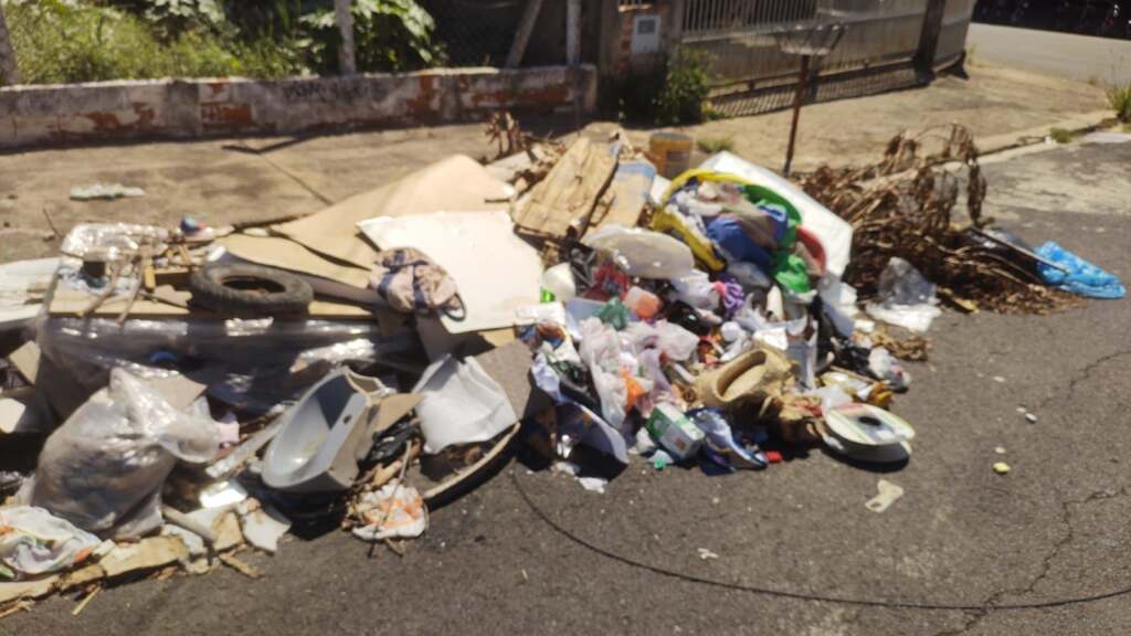 apos-reclamacao-descaso-com-lixao-em-bairro-aumenta-em-nova-odessa-jno