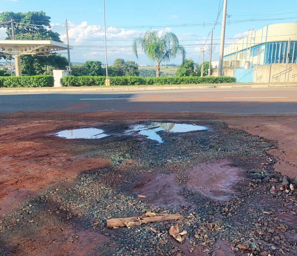 crateras-causam-indignacao-em-areas-industriais-de-nova-odessa-jno