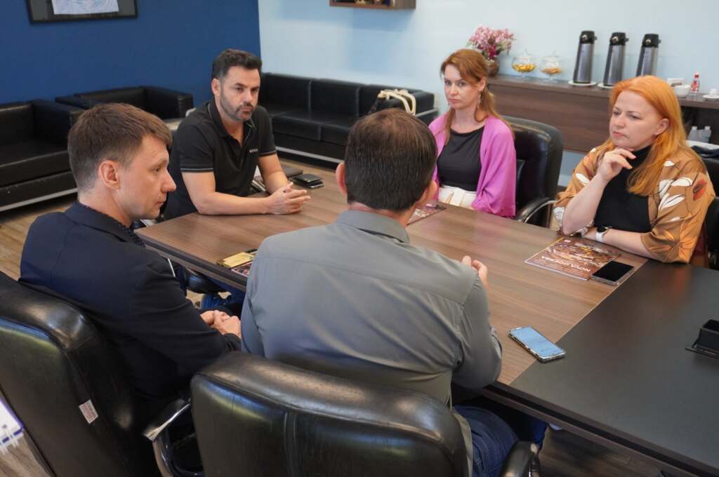 por-oportunidades-vice-prefeito-recebe-executivos-de-empresas-de-tecnologia-da-letonia-e-estonia-jno